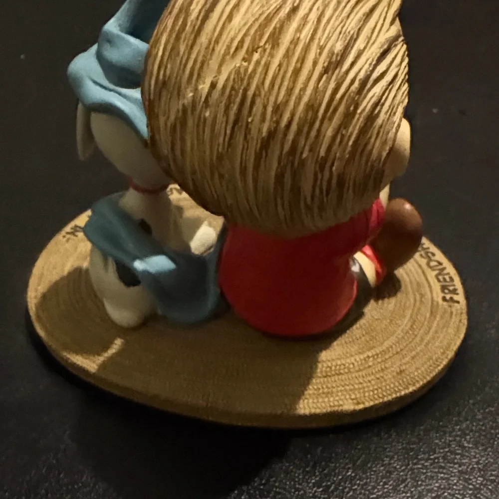 Peanuts Snoopy and Linus Dog Blanket Figurine - Red, Blue, Brown